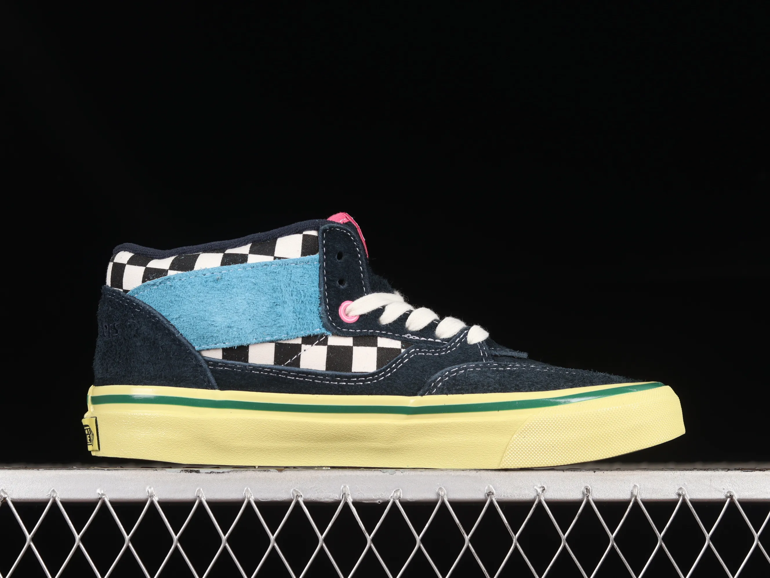 All Categories Vans Vans Series Vans Mid Liberaiders x Vans Half Cab 33 DX Legendary skater’s signature Chinese skateboard shoes VN0A5KX6BZU